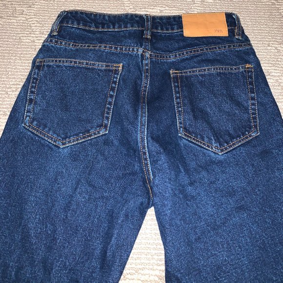 Zara, High-Rise Straight Leg Jeans, Size 34 - Picture 4 of 4